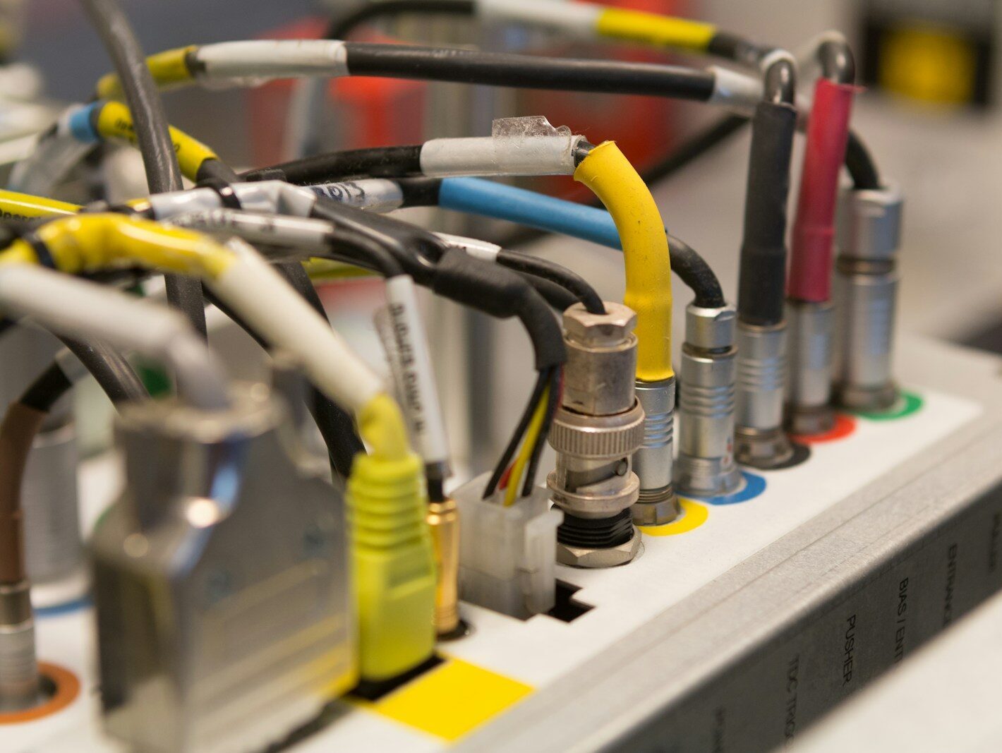 a bunch of wires that are connected to a device